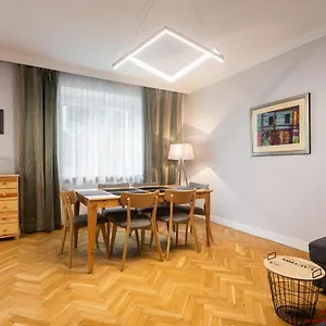 https://apartment-nearto-old-town-daszyskiego-street.krakowhotelspoland.com